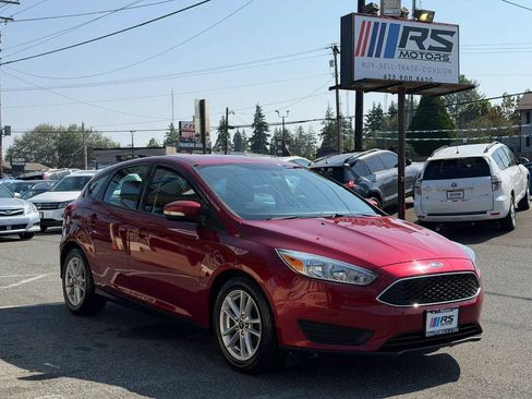 Used 2017 Ford Focus SE w/ Cold Weather Package FWD image 7