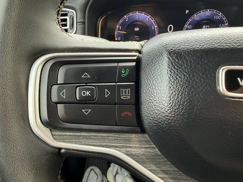 Used 2024 Jeep Wagoneer L Series II w/ Flexible Seating Group RWD image 36