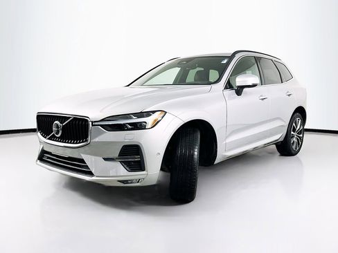 Used 2022 Volvo XC60 B5 Momentum w/ Advanced Package image 2