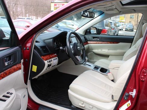 Used 2011 Subaru Outback 3.6R Limited image 24