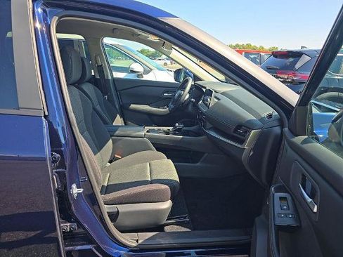 Certified 2025 Nissan Rogue SV FWD image 13