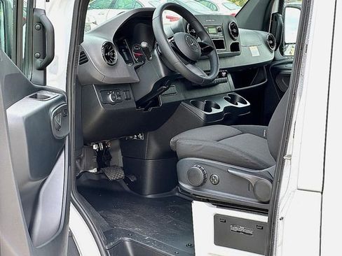 Used 2025 Mercedes-Benz Sprinter 2500 image 13