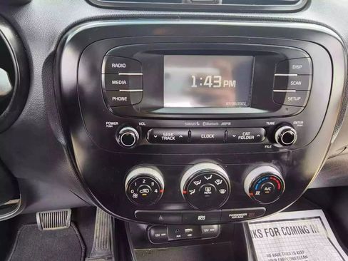 Used 2016 Kia Soul + image 9