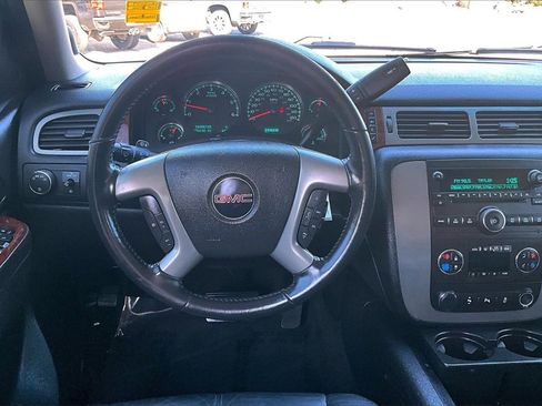 Used 2014 GMC Yukon XL SLT image 9