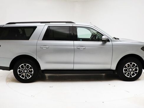 Used 2024 Ford Expedition Max XLT image 3
