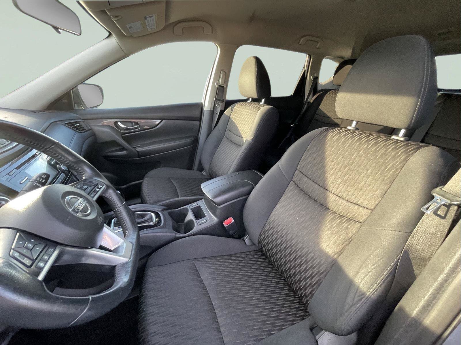 Used 2017 Nissan Rogue SV AWD/4WD image 14