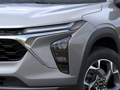 New 2026 Chevrolet Trax LT w/ Driver Confidence Package FWD image 10