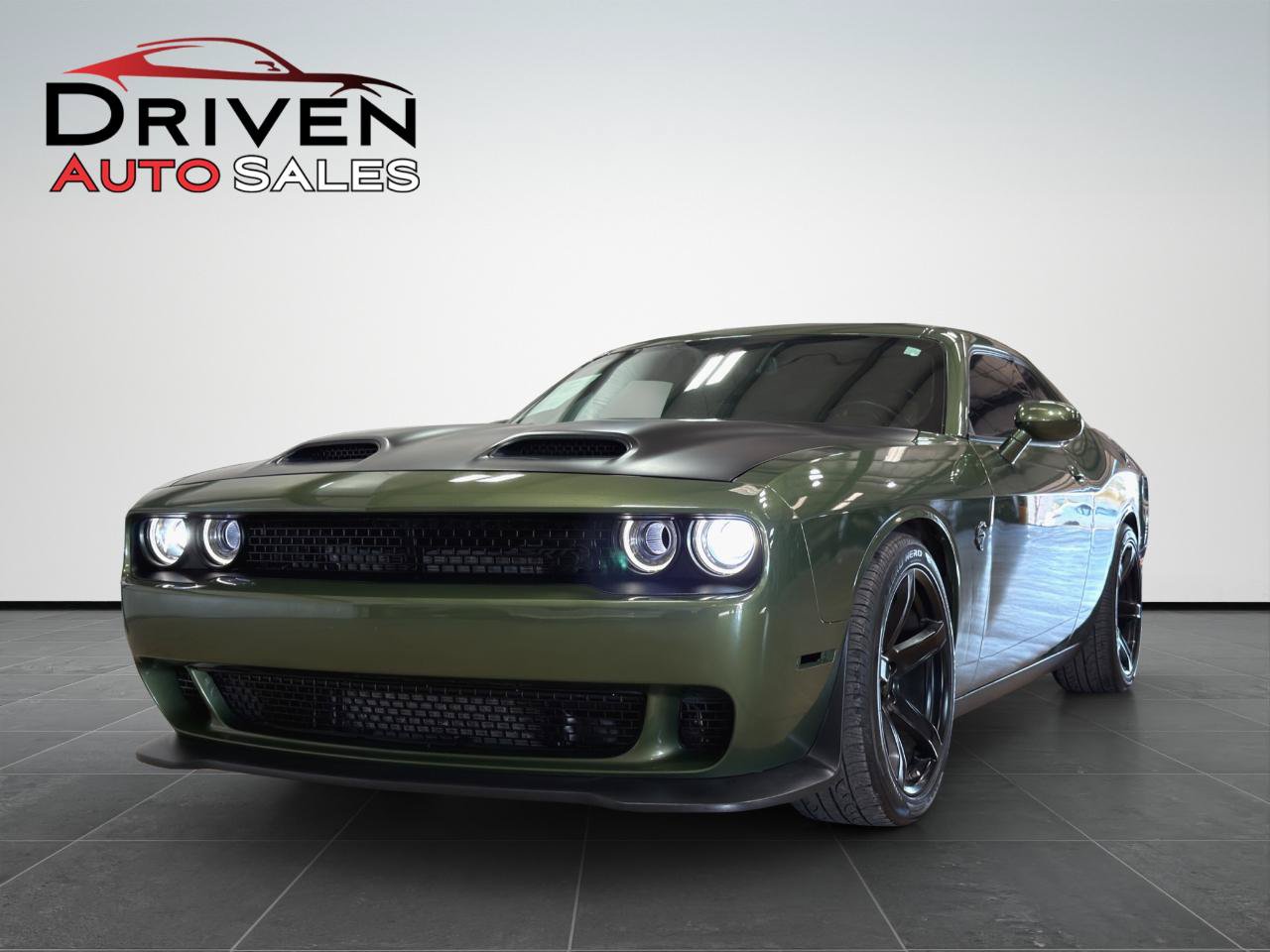 Used 2022 Dodge Challenger SRT Hellcat w/ Plus Package RWD image 2