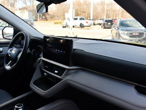 Used 2026 Ford Explorer Active w/ Active Comfort Package AWD/4WD image 15