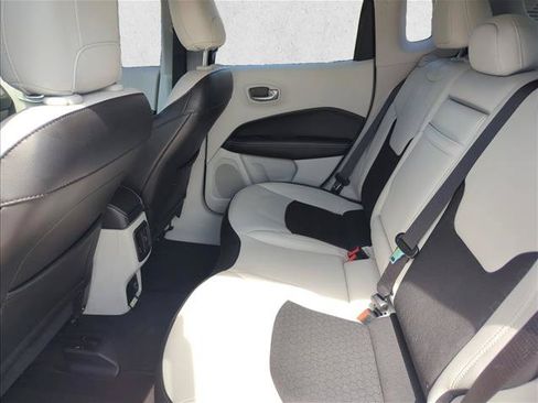 Used 2019 Jeep Compass Latitude w/ Popular Equipment Group FWD image 16