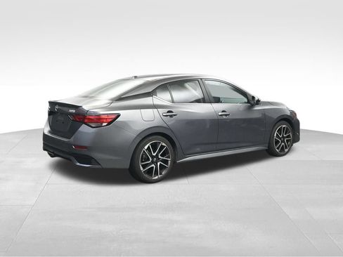 Used 2024 Nissan Sentra SR w/ SR Premium Package FWD image 5