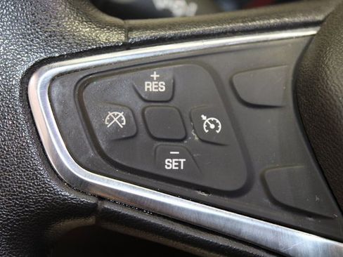 Used 2018 Chevrolet Malibu LT image 36