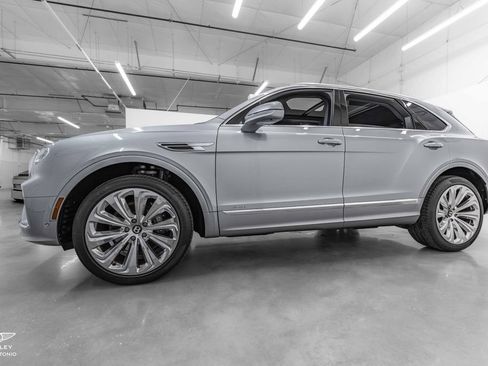 Used 2023 Bentley Bentayga AWD/4WD image 20