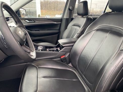 Used 2023 Jeep Grand Cherokee L Limited image 23