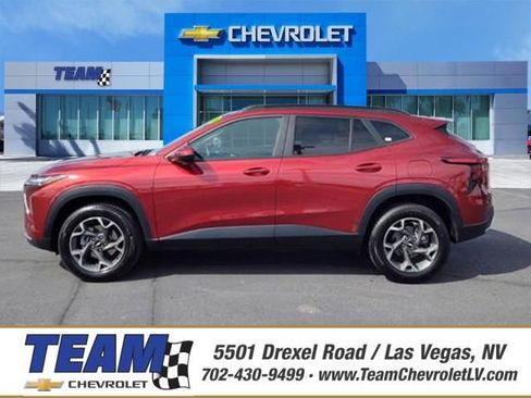 Certified 2024 Chevrolet Trax LT w/ LT Convenience Package image 1
