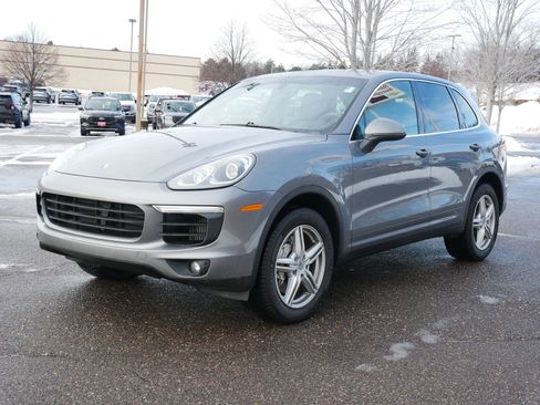 Used 2017 Porsche Cayenne S image 3