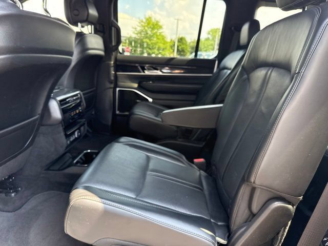 Used 2022 Jeep Wagoneer Series III w/ Premium Group I AWD/4WD image 20