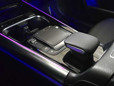 Certified 2021 Mercedes-Benz GLA 250 4MATIC image 32