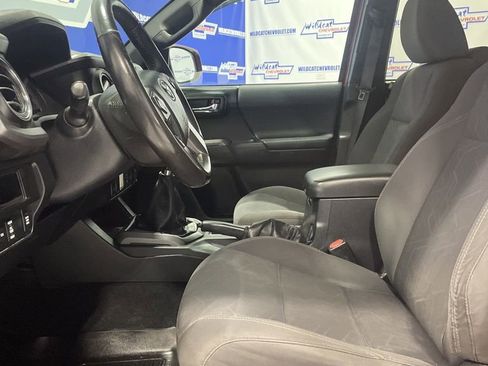Used 2016 Toyota Tacoma TRD Off-Road image 14