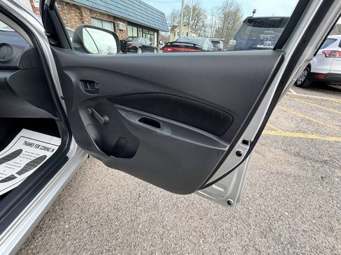 Used 2009 Toyota Yaris Sedan FWD image 26