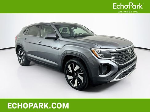 Used 2025 Volkswagen Atlas Cross Sport SE FWD image 1