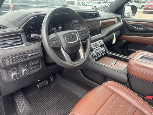 Used 2023 GMC Yukon Denali Ultimate AWD/4WD image 10