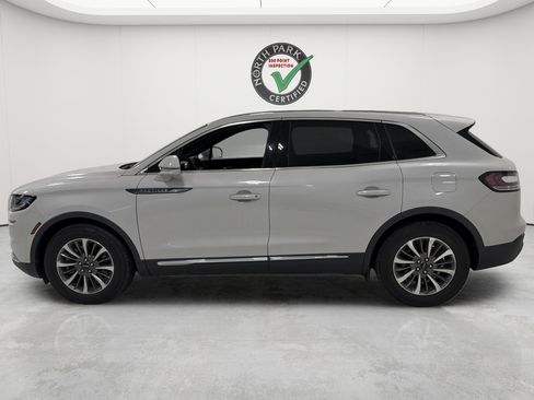 Used 2022 Lincoln Nautilus Reserve w/ Luxury Package FWD image 2