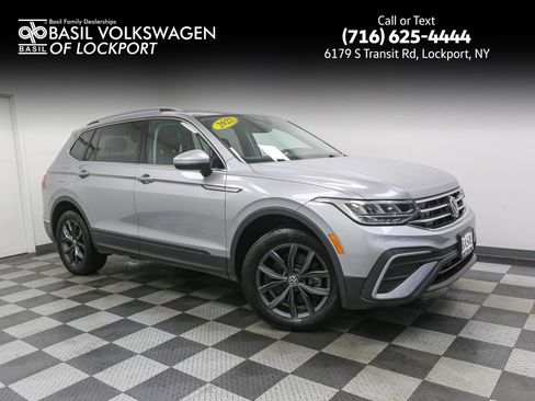 Used 2022 Volkswagen Tiguan SE image 1