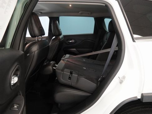 Used 2020 Jeep Cherokee Latitude Plus image 21