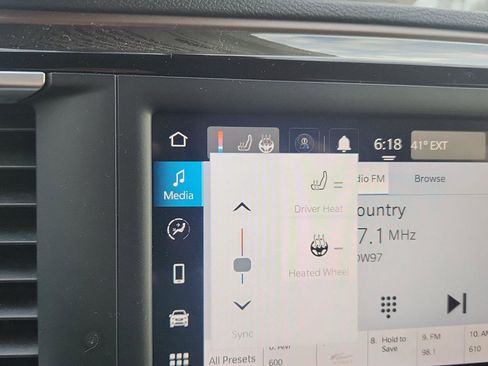 Used 2022 Chrysler Voyager LX image 18