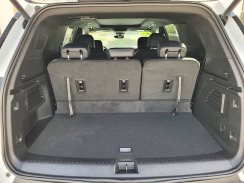 New 2026 Chevrolet Traverse LT w/ Sun and Wheel Package FWD image 7