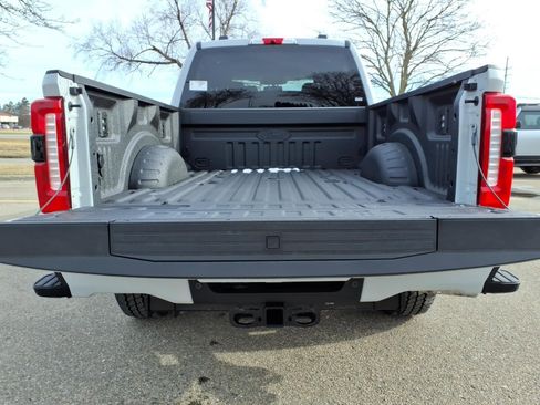 New 2026 Ford F250 Lariat w/ Black Appearance Package image 9
