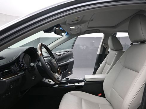 Used 2017 Lexus ES 350 w/ Premium Package FWD image 13