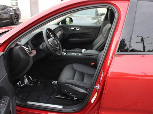 Used 2024 Volvo XC60 B5 Plus w/ Climate Package AWD/4WD image 10