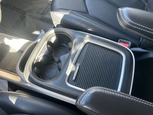 Used 2024 Chrysler Pacifica Touring-L image 27