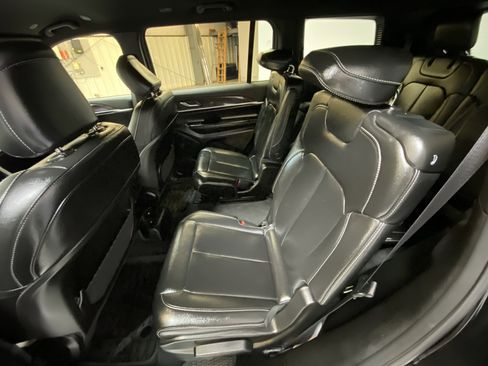 Used 2025 Jeep Grand Cherokee L Limited w/ Black Appearance Package image 25