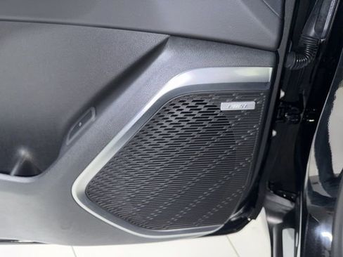 Used 2025 Buick Enclave Sport Touring image 5