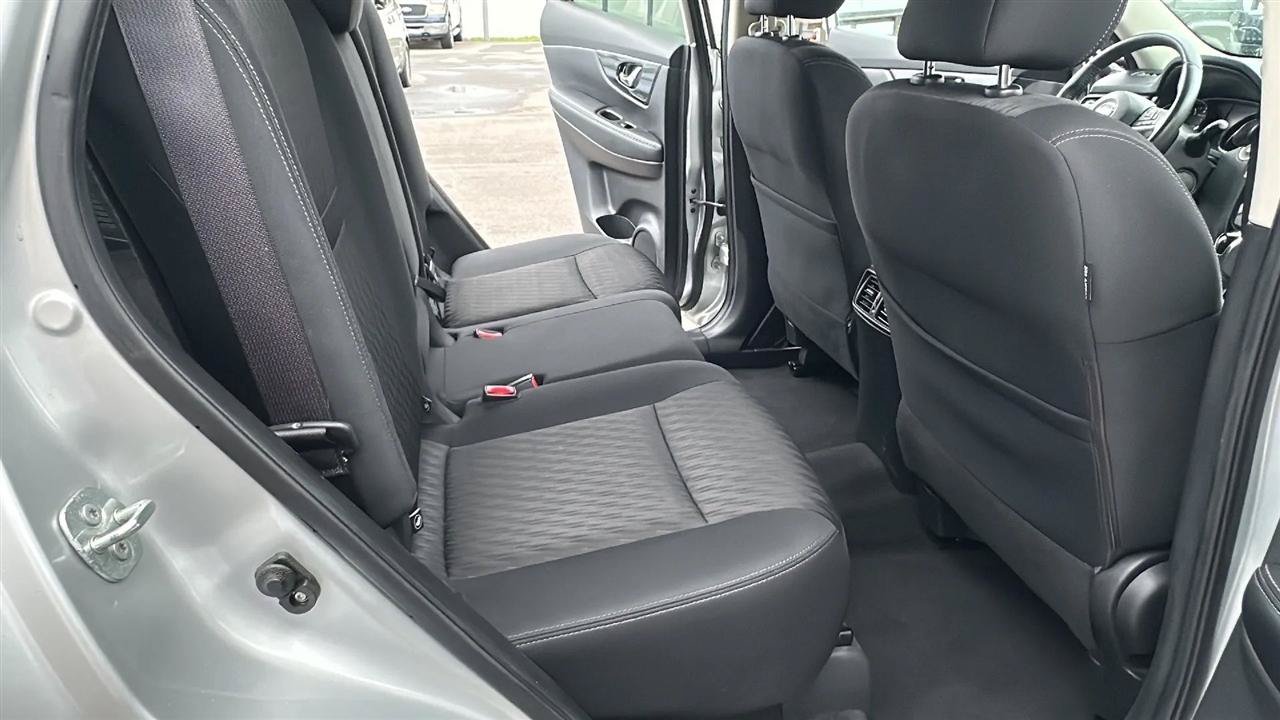 Used 2017 Nissan Rogue SV w/ SV Premium Package AWD/4WD image 31