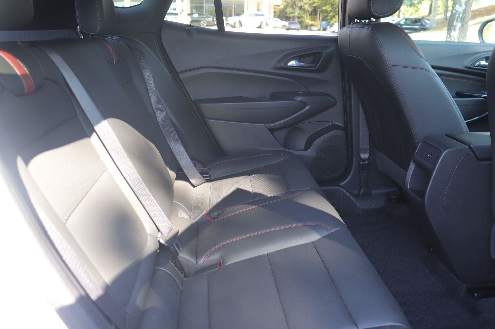 Used 2024 Chevrolet Trax RS w/ Sunroof Package FWD image 21