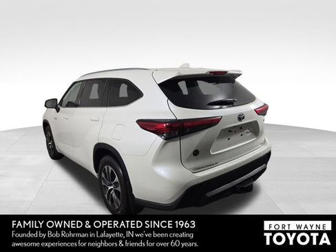 Used 2021 Toyota Highlander XLE AWD/4WD image 9