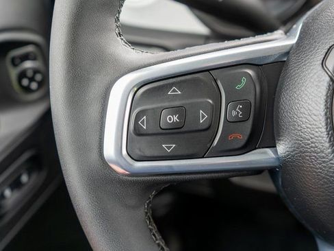 Used 2025 Jeep Wrangler Unlimited Sahara image 21