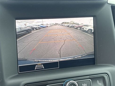 Used 2024 GMC Terrain SLE w/ Driver Convenience Package FWD image 14