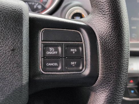 Used 2019 Dodge Journey SE FWD image 19