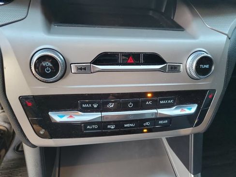Used 2023 Ford Explorer XLT w/ Equipment Group 202A RWD image 17