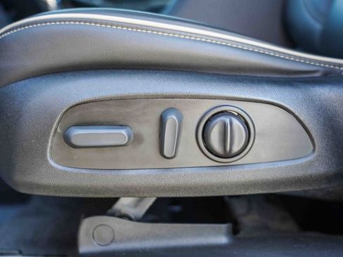 Used 2023 Chevrolet Traverse Premier image 23