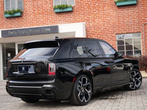 New 2026 Rolls-Royce Cullinan Black Badge image 2
