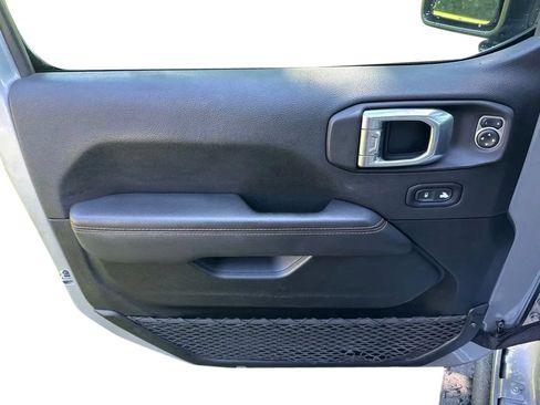 Used 2021 Jeep Gladiator Mojave AWD/4WD image 11