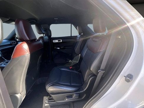 Used 2022 Ford Explorer Platinum w/ Technology Package image 23