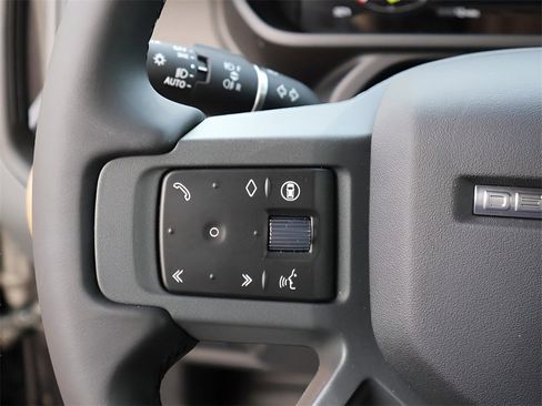 New 2026 Land Rover Defender 110 X-Dynamic SE image 31