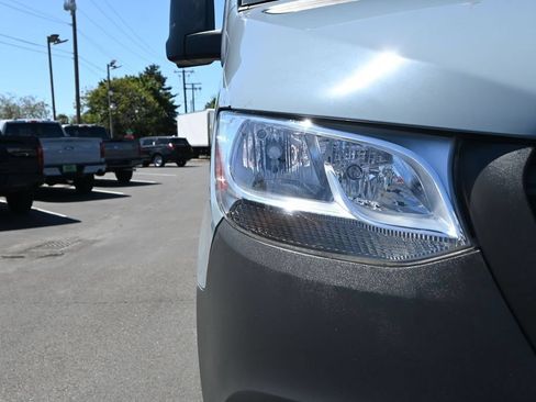 Used 2019 Mercedes-Benz Sprinter 144 image 12
